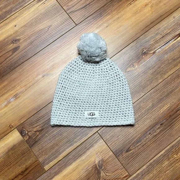 UGG Pom Pom Knit Beanie Hat Light Gray Women’s NEW UGG Chunky Pom Beanie | Jules B main image 4